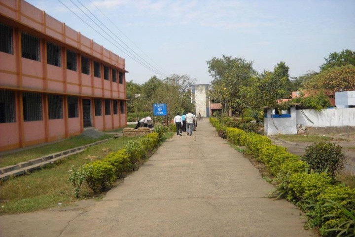 https://cache.careers360.mobi/media/colleges/social-media/media-gallery/11159/2018/9/14/College Building View of Government Polytechnic Adityapur_Campus-View.jpg